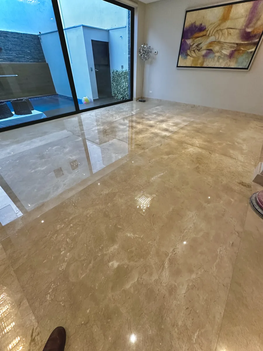 Piso de mármol después del pulido