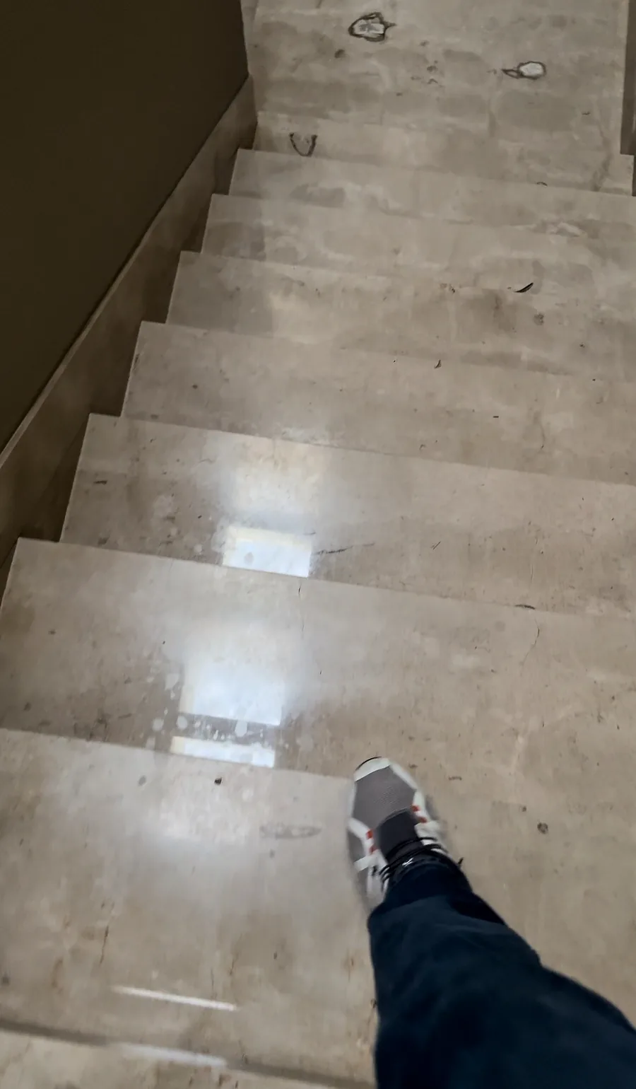 Piso de mármol antes del pulido