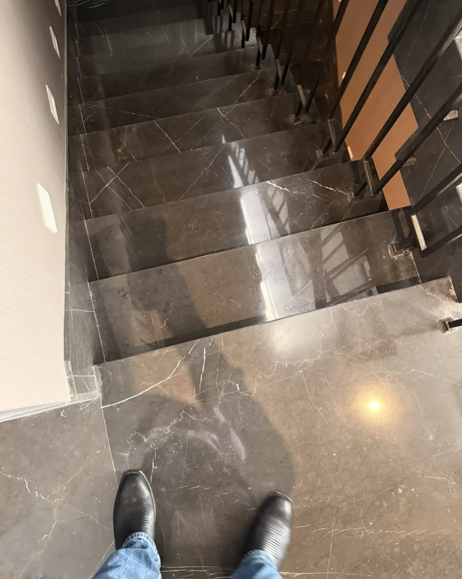 Piso de mármol después del pulido
